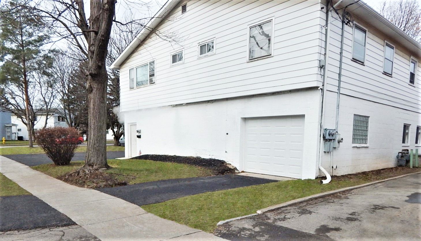 206 Oak St, East Rochester, NY 14445